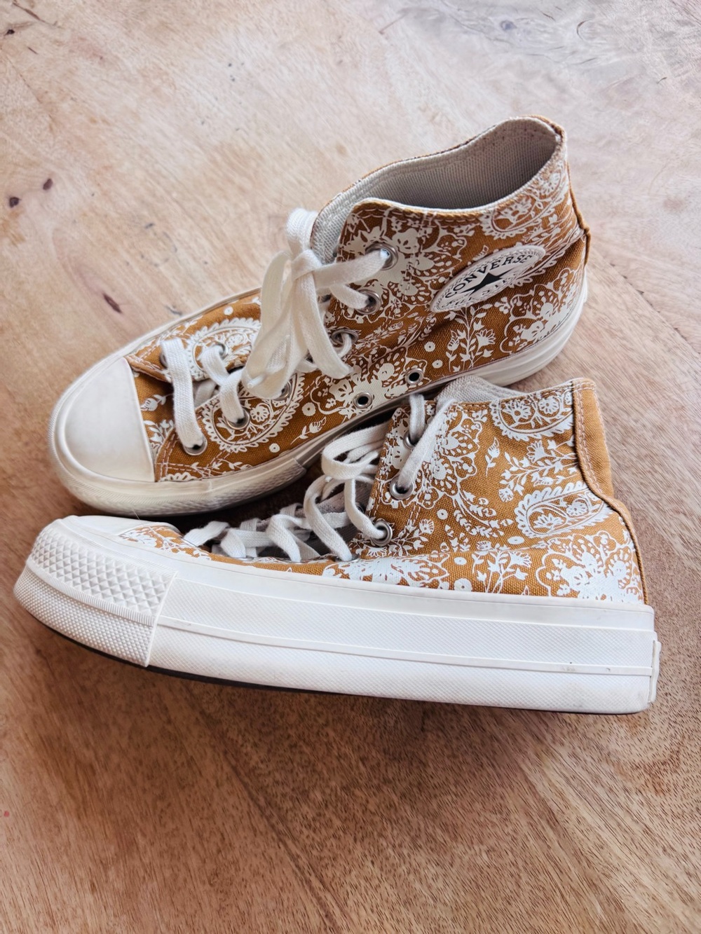 Floral platform converse high top size 7